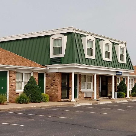 Travelodge By Wyndham New Philadelphia Bagian luar foto
