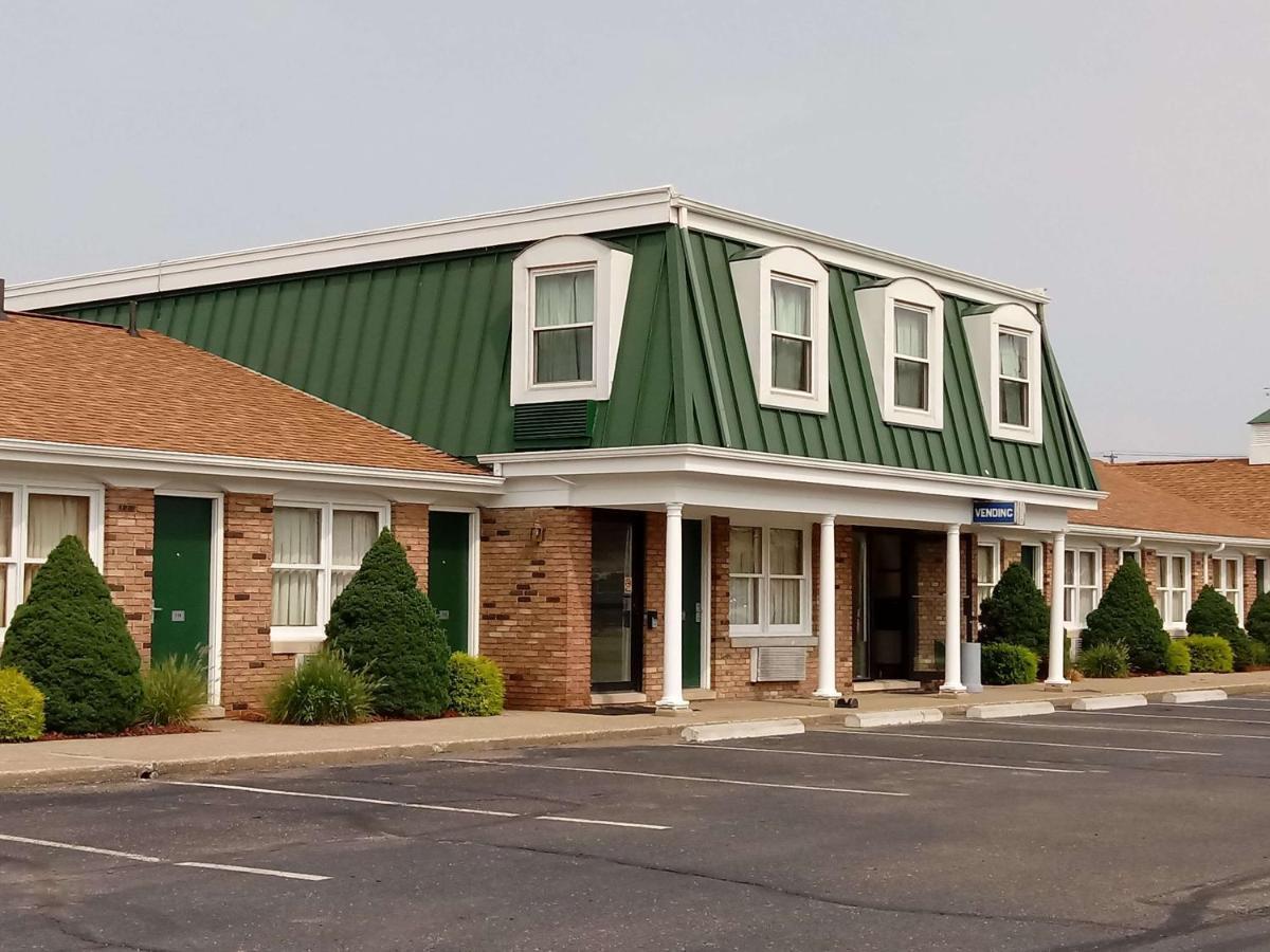 Travelodge By Wyndham New Philadelphia Bagian luar foto