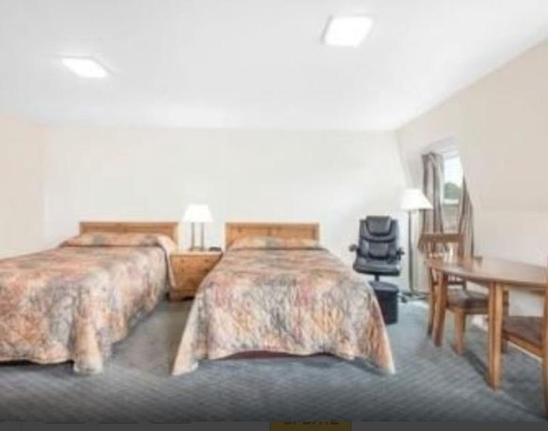 Travelodge By Wyndham New Philadelphia Bagian luar foto