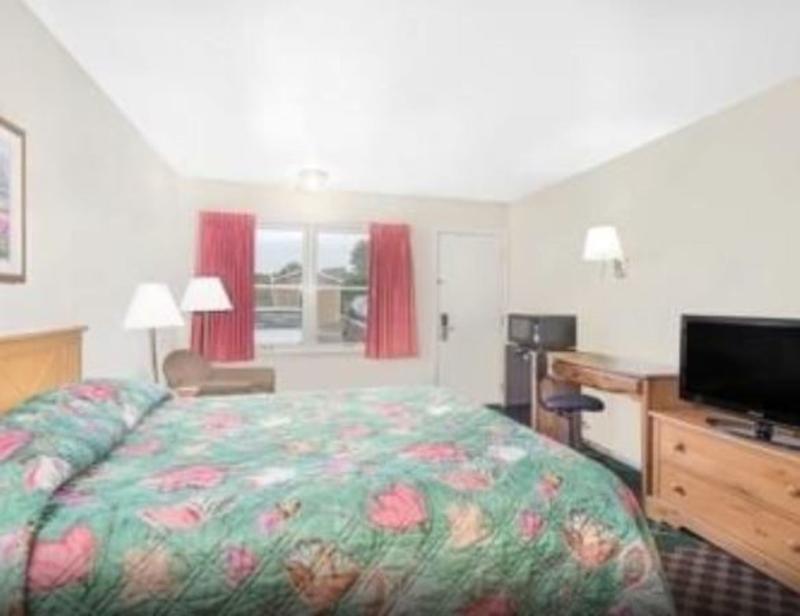 Travelodge By Wyndham New Philadelphia Bagian luar foto